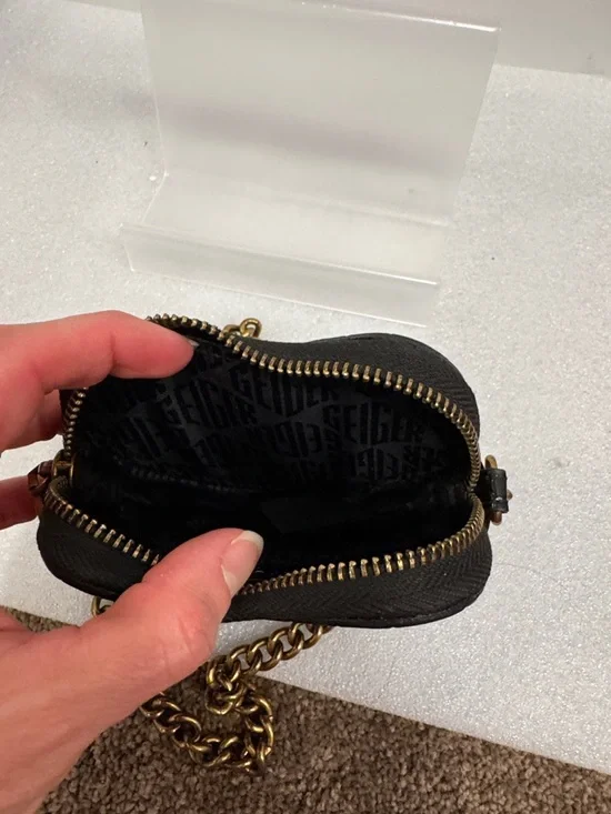 Kurt Geiger London Micro Heart Crossbody bag black embossed leather - Picture 8 of 9